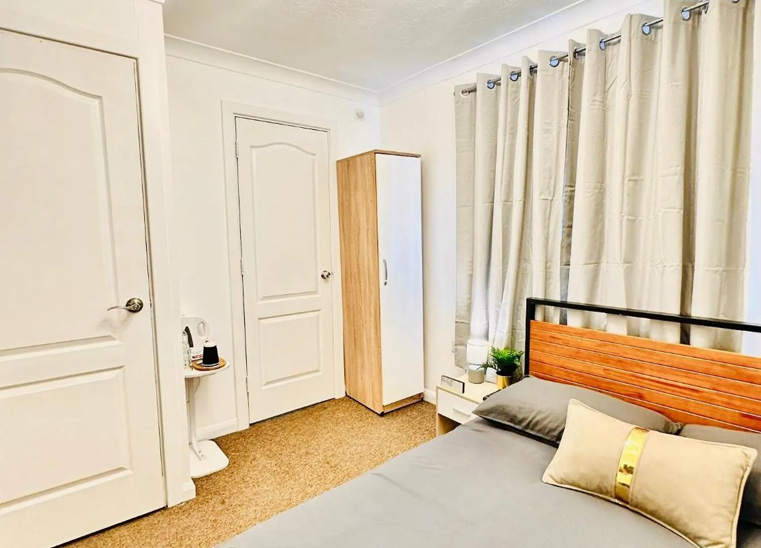 Maryland Studio London 0*,